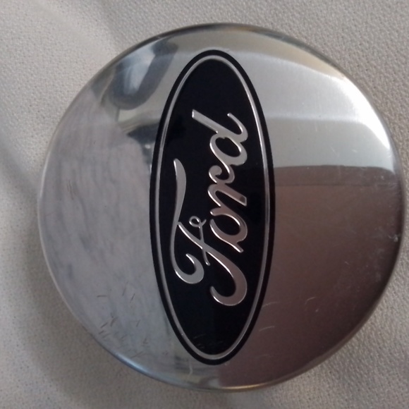 Ford wheel center caps - Picture 5 of 10